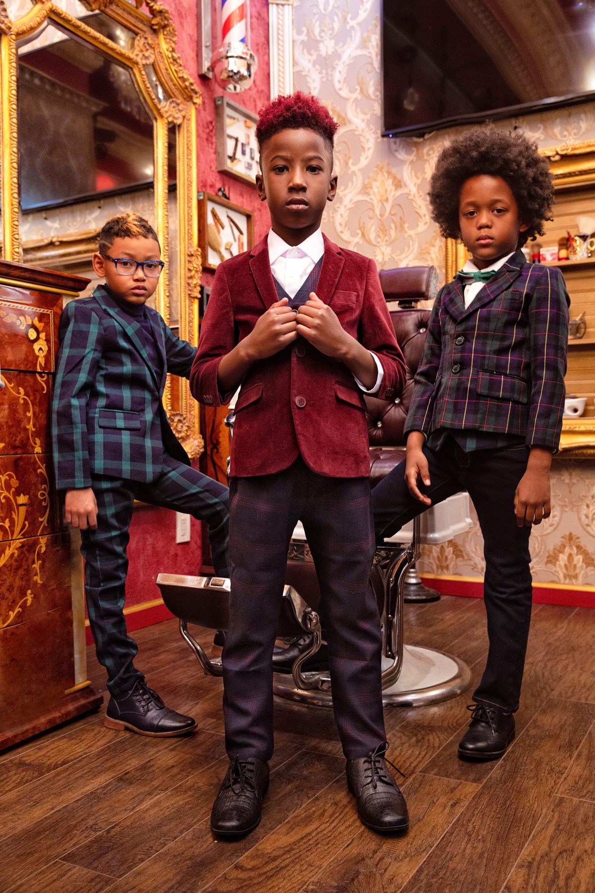 Child photographed in a barber shop